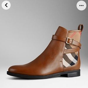 Burberry boots 38